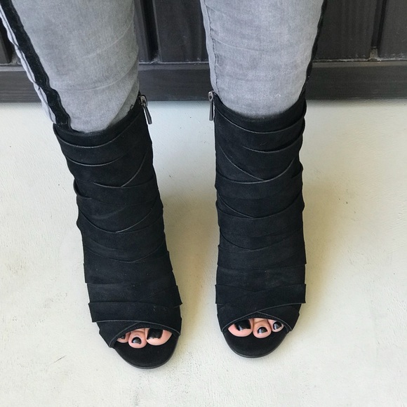 NIB Layered Multiple Strap Peep Toe Ankle Bootie - Picture 5 of 8